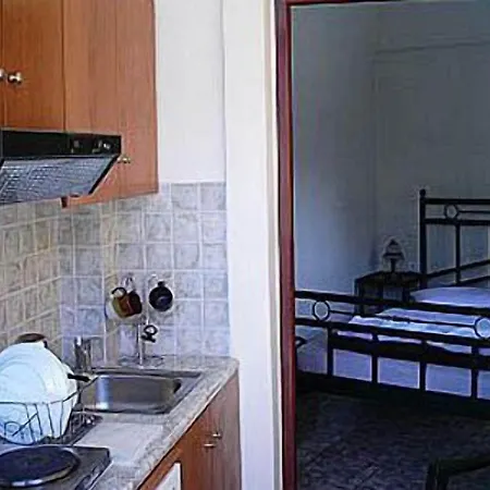 Constantinos خانيا