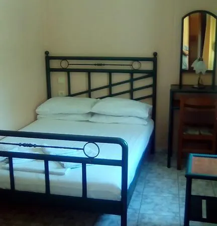 Constantinos خانيا