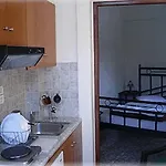 Constantinos דירה חאניה