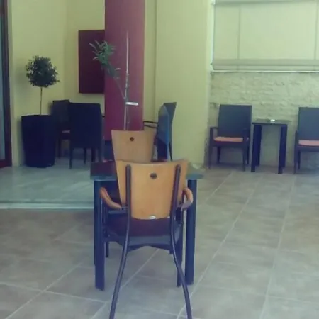 Constantinos דירה חאניה
